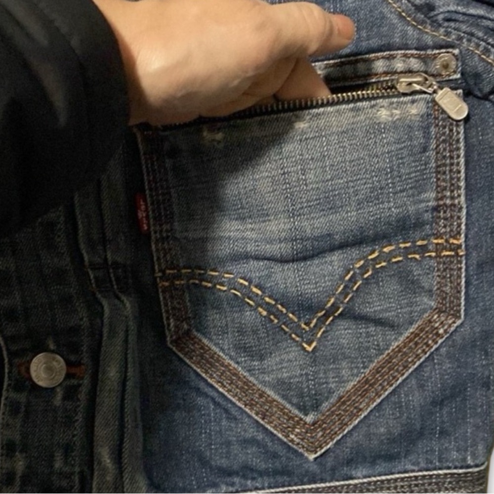 Levi’s Denim Button Up Blue Jean Jacket - Picture 7 of 15